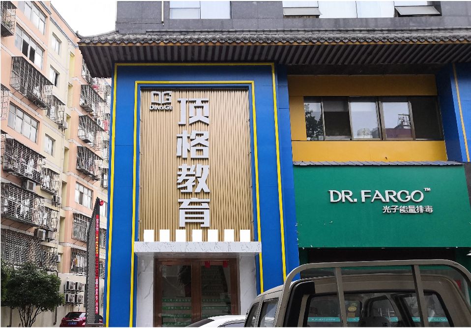 建宁门头设计要符合门店特色。