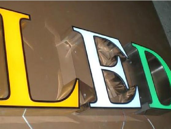 建宁介绍LED招牌的基础知识。