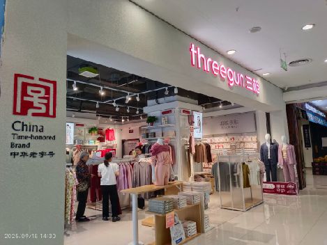 建宁服装店招牌设计技巧。