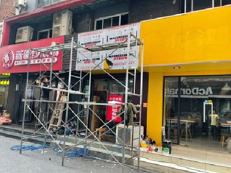 建宁制作广告招牌如何避免它发黄？